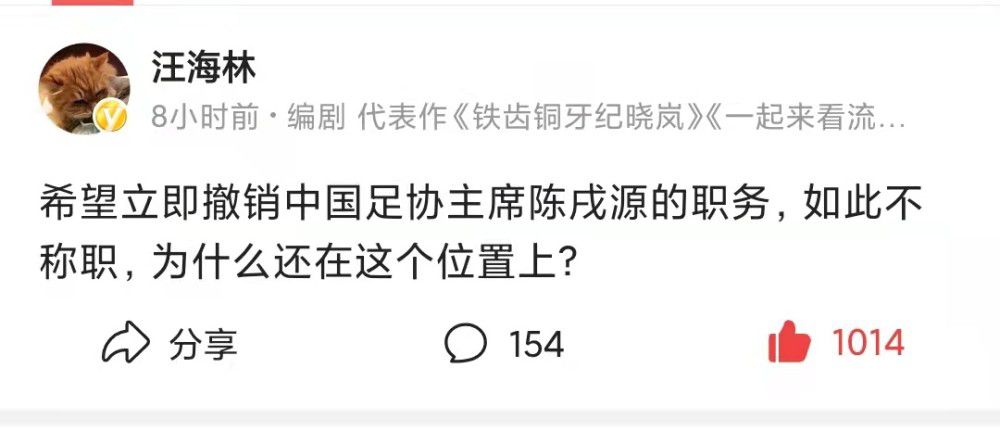 服务员点点头，礼貌的说：如果您有什么需要的话，请随时告诉我。